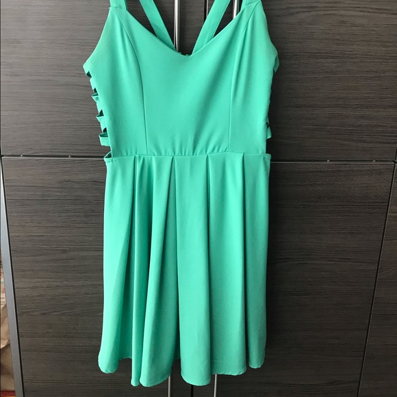 ✨5 for $30✨ ONLY WORN ONCE!! Teal Cutout Dress - Picture 2 of 7